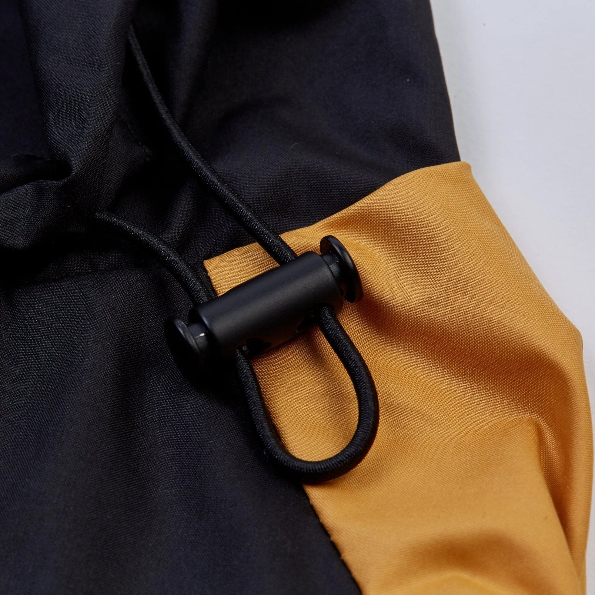 Contrast Thin Coat (Black & Yellow)